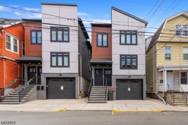 Building Photo - 19 Shaw Ave