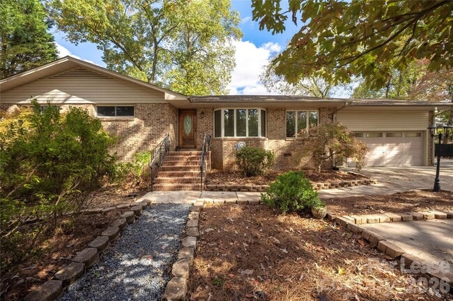 Photo - 203 Ewing Dr