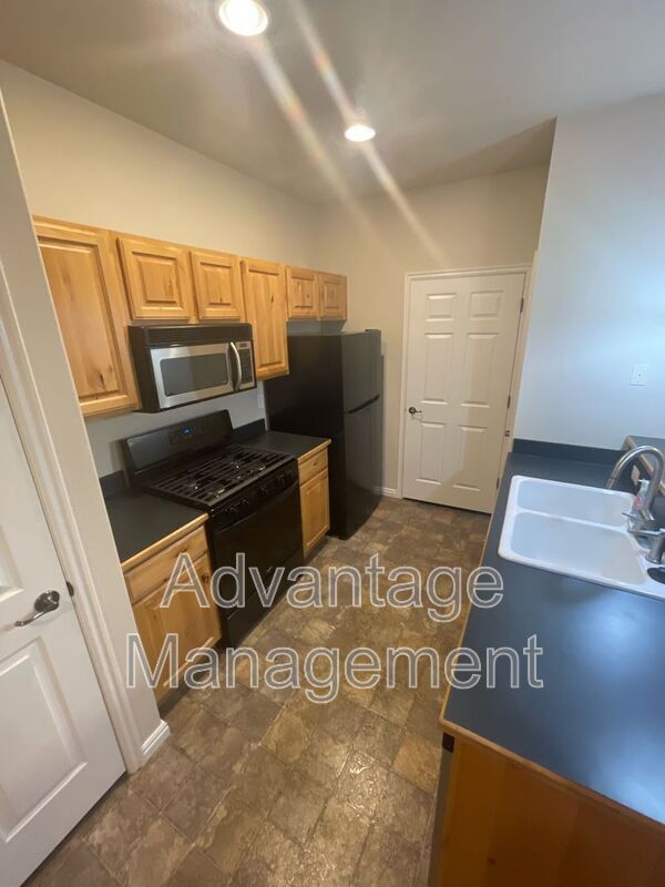 1061 Canyon Meadow Dr Unit 4