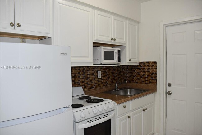 Photo - 16851 NE 21st Ave Condo Unit 17