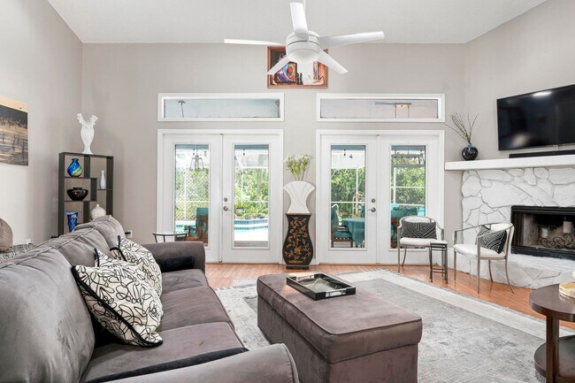 Photo - ** STUNNING 4 BEDROOM 2 FULL BATH/ 2 HALF ...