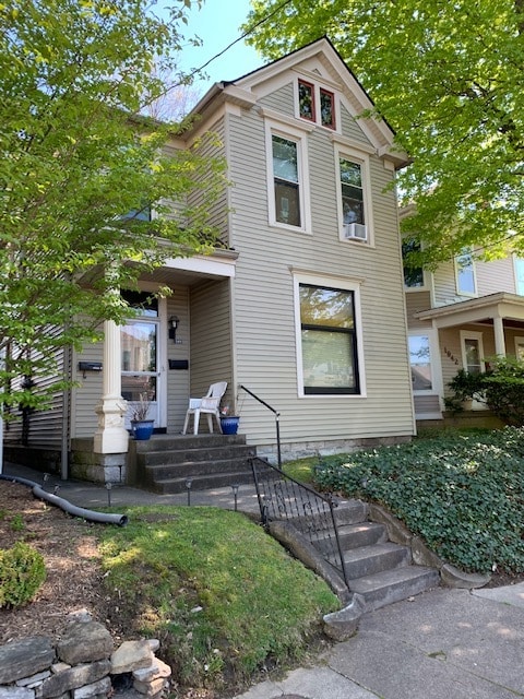Building Photo - 1944 Deerwood Ave Unit 2