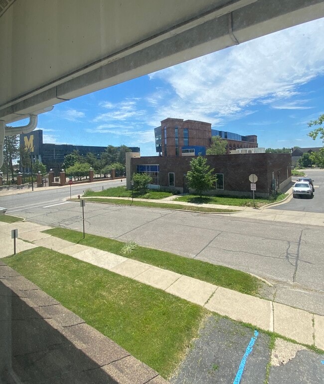 Photo - 1054 S Main St