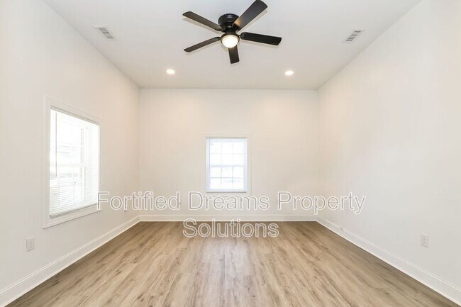 Photo - 235 S English St Casa