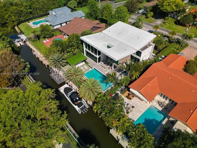 Photo - 521 Holiday Dr