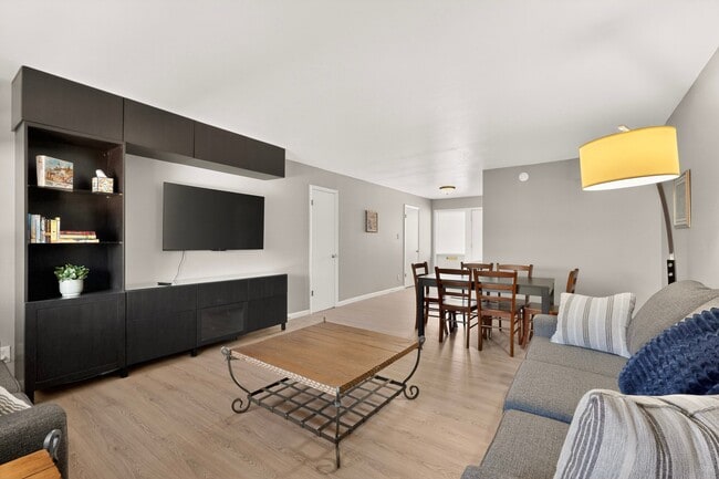 Photo - 4707 Marquette Ave NE