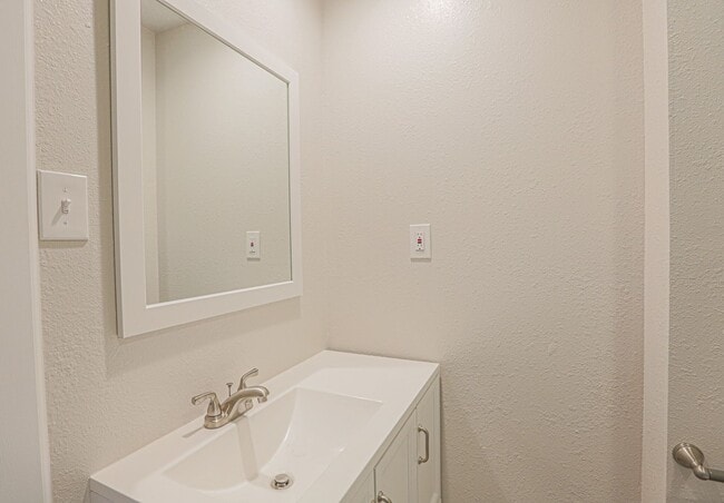 Photo - Pre Leasing for fall 2026! 4/2 in Medical District