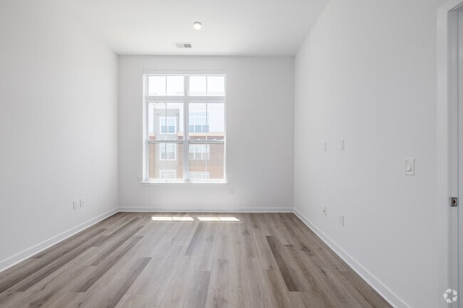 1BR, 1BA - 710SF - Bedroom