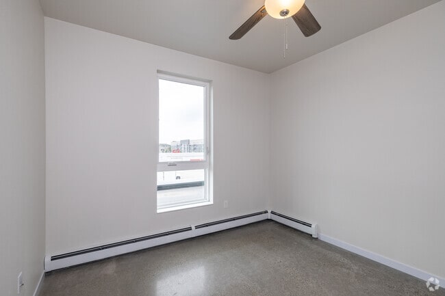 1BR, 1BA - 651SF - Bedroom - Vanne