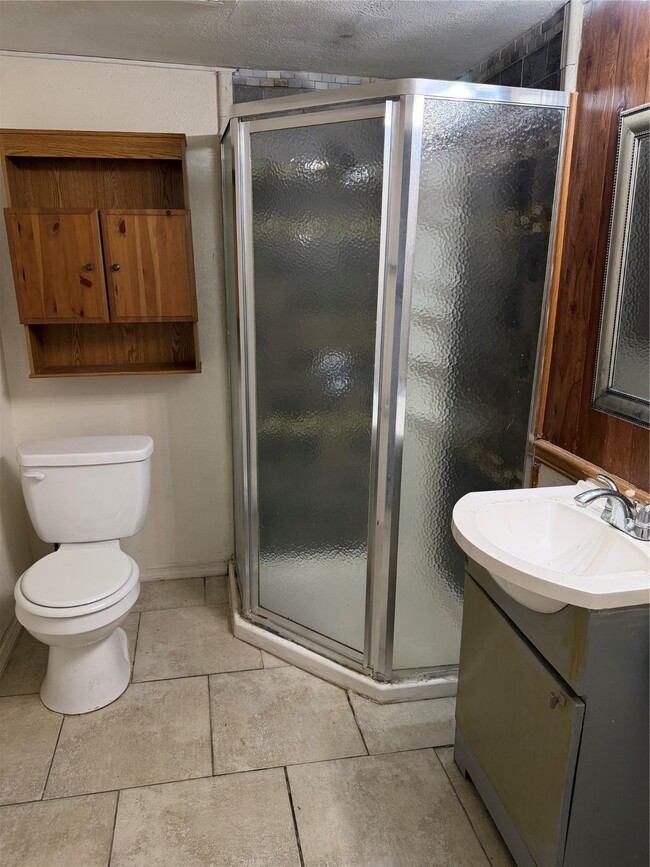 Photo - 323 Reppert St