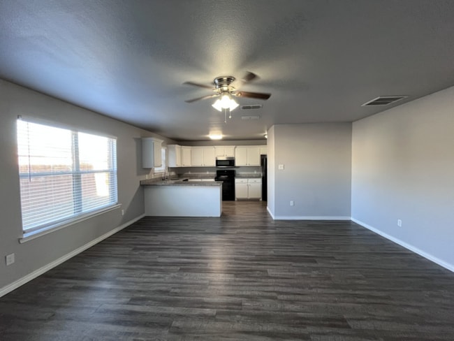 Photo - 3444 Itasca St