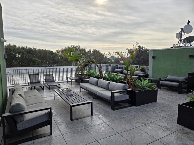 Photo - 4506 Dockweiler St Unidad 304