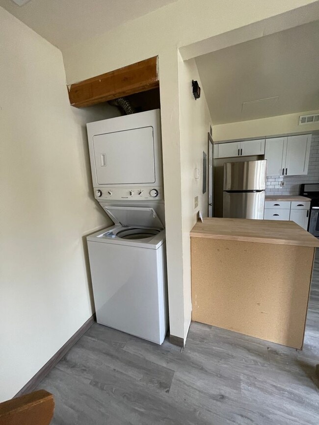 Building Photo - OSU Gateway 3 bedroom 1 1/2 bath 3 level t... Rental