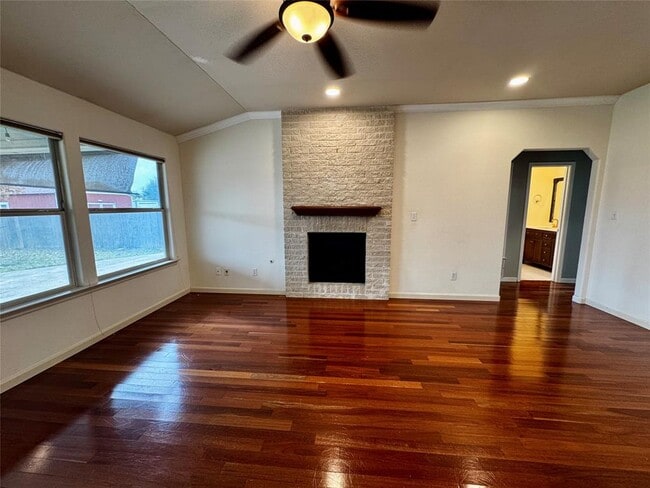 Photo - 104 Silk Tree Ln