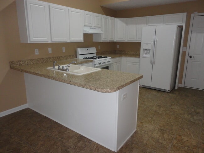 Photo - 725 Windsor Brook Ln