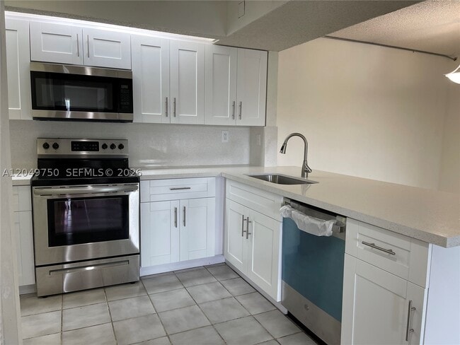 Building Photo - 8500 SW 212th St Unit 307