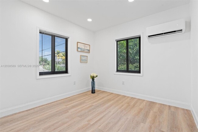 Photo - 1824 NW 47th St Unidad A