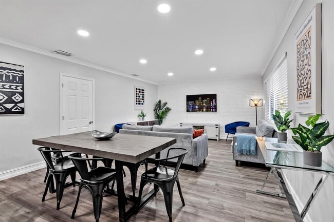 Photo - 6860 Tyler St