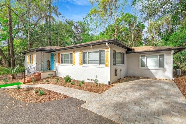 Photo - 304 NW 24th St