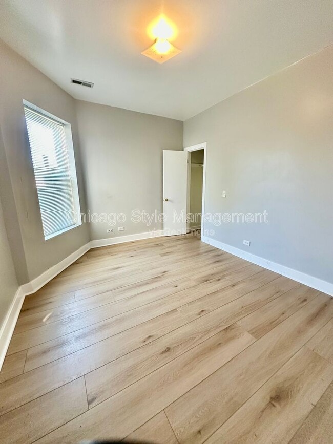 3302 W Fulton Blvd Unit 3