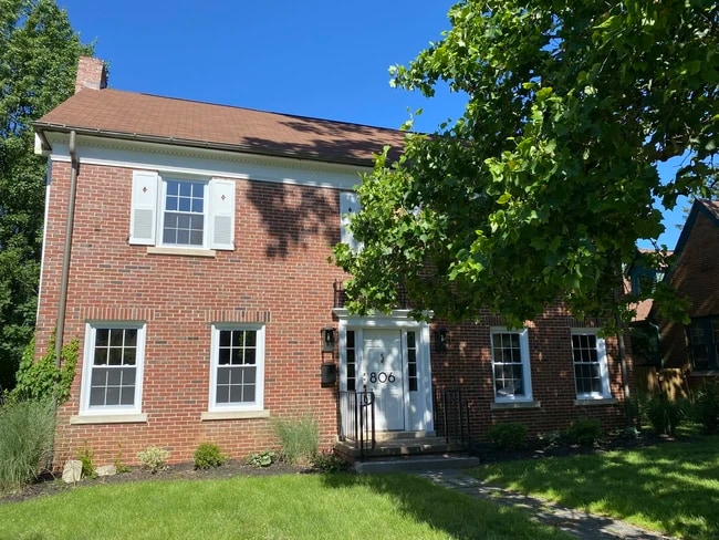 Building Photo - 806 S Woodlawn Ave