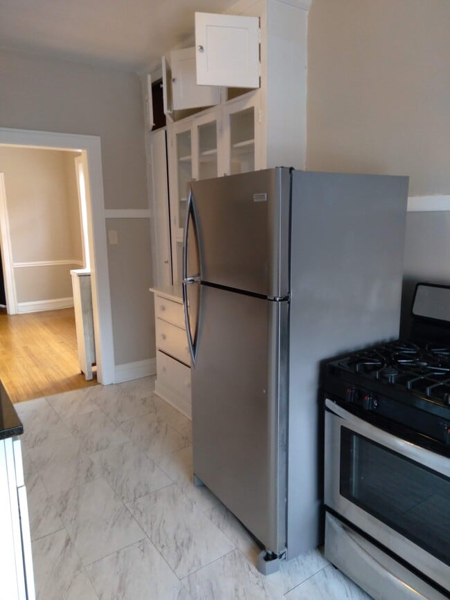 Building Photo - 230 Elmwood-3S Unit 3S