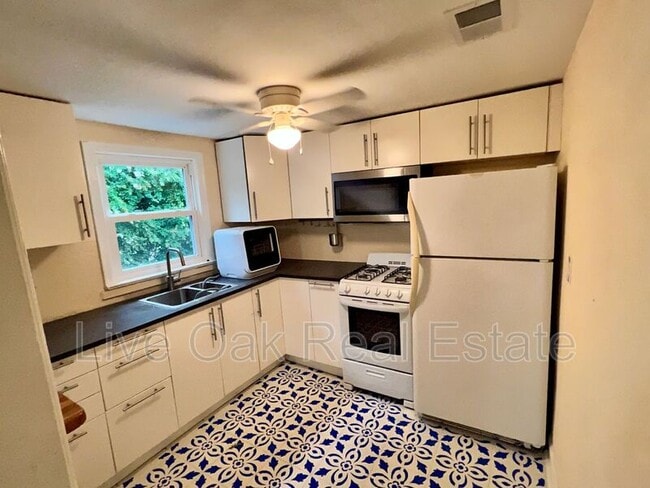 Photo - 4615 Colonial Ave Unidad B