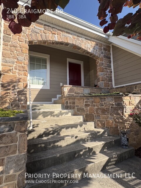 Photo - 240 Craigmore Dr