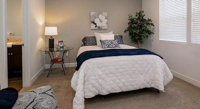 Photo - 552 Oakville Dr. Unit Building 2