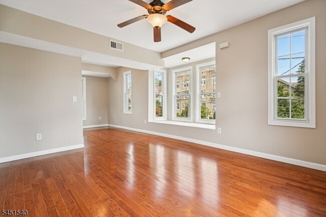 Photo - 141 Walnut St