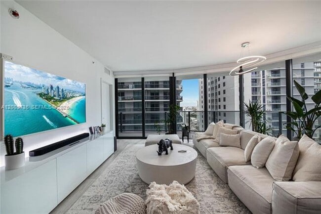 Photo - 45 SW 9th St Unidad 45 SW 9th St # 1508
