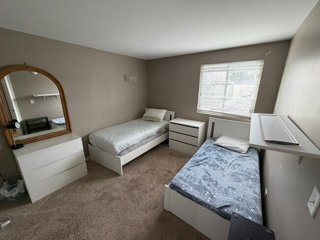 1369 W Taylor Rd