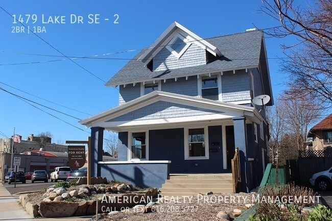 Building Photo - 1479 Lake Dr SE Unit 2