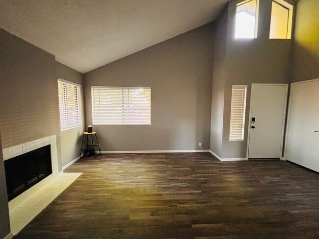 1000 W Chestnut Ave