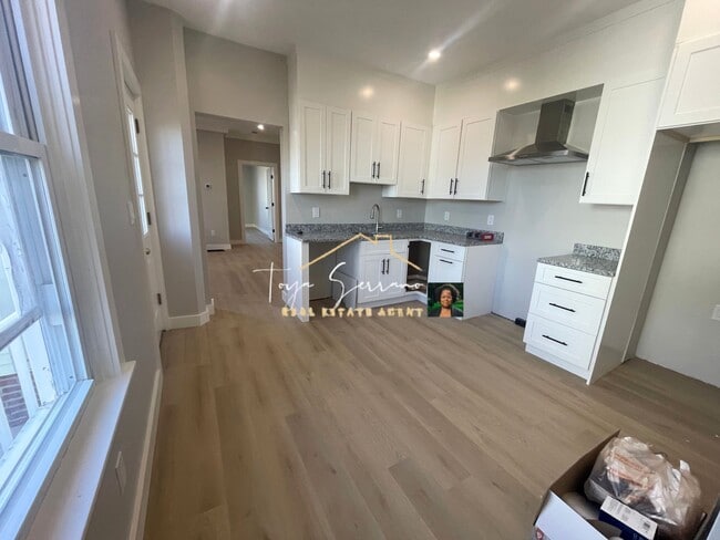 Building Photo - 19 Gordon St