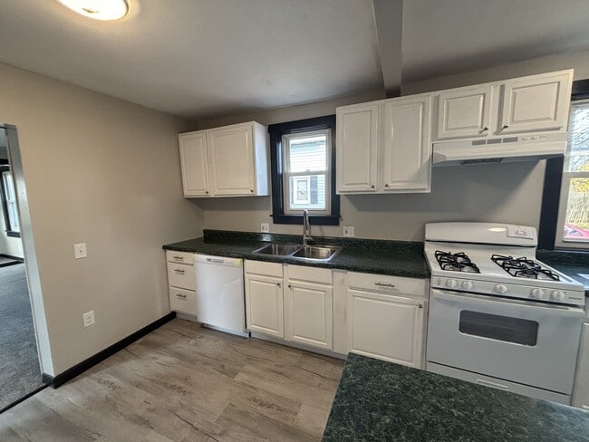 Photo - 1546 Frederick Ave SW