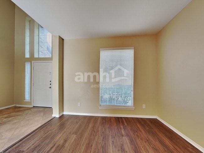 Photo - 2718 Lakecrest Way Dr