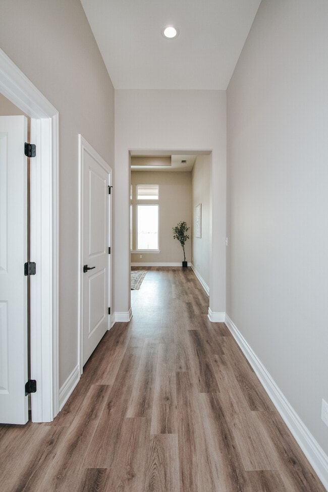 Photo - 508 Townhall Ln