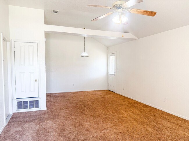 Photo - 3802 Hitchrock Dr Unit B