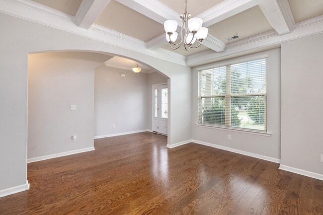 Photo - 865 Cormier Dr