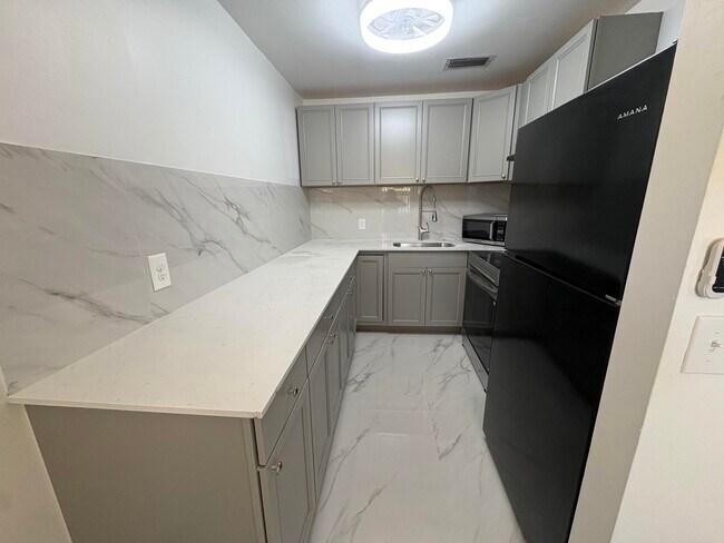 Photo - 239 Sussex L