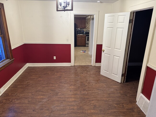 Photo - 109 Crysler St