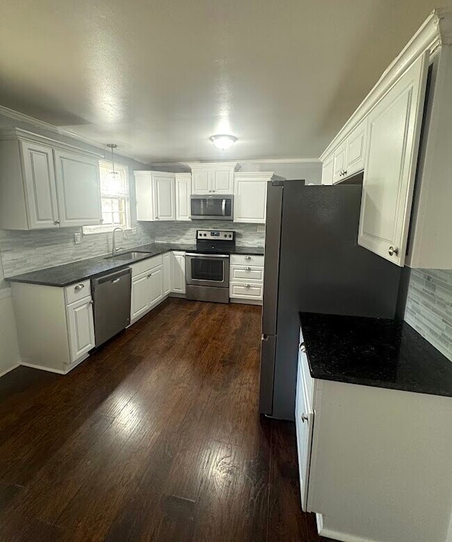 Photo - 1707 Woodside Dr