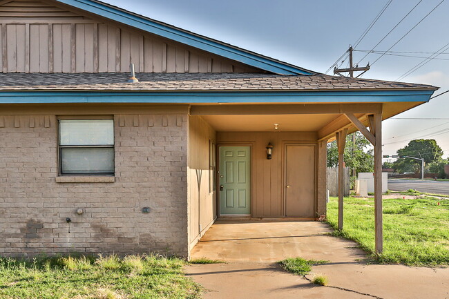 2/2 in Frenship Schools. LOCATION! 1/2 off first months rent!