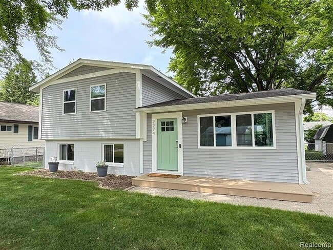 Photo - 2274 Leif Ave