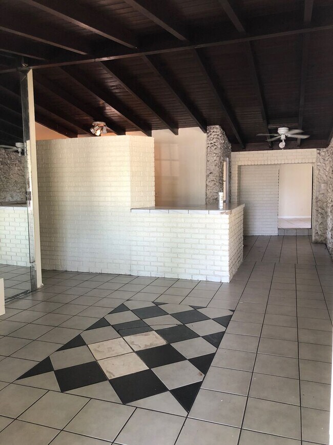 Photo - Large 4-2 house with central air and hooku...