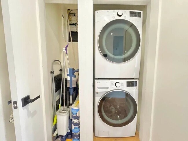 Photo - 1509 Dean St Unit 3