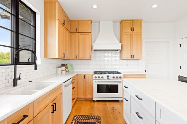 Photo - 557 St Andrews Dr