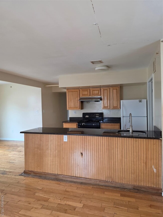 Photo - 13 Lake St Unit 205