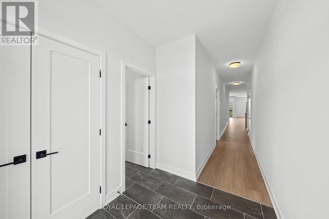 Photo - 1090 Moore St